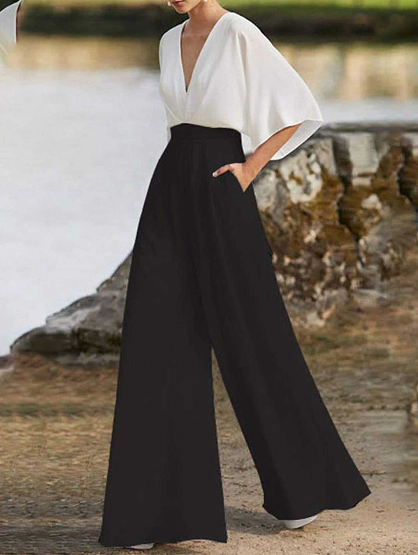 COLOR-MATCHING POCKET V-NECK ROMPER_CWSJS0774