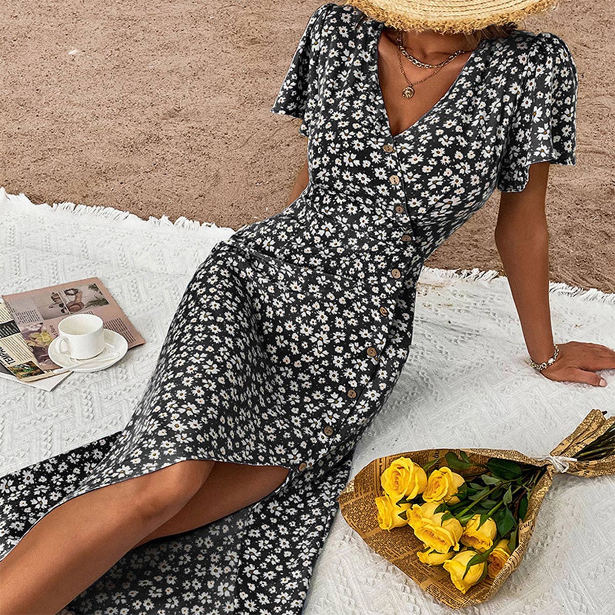 SLIM-FIT HOLIDAY PRINT DRESS WITH SPLIT