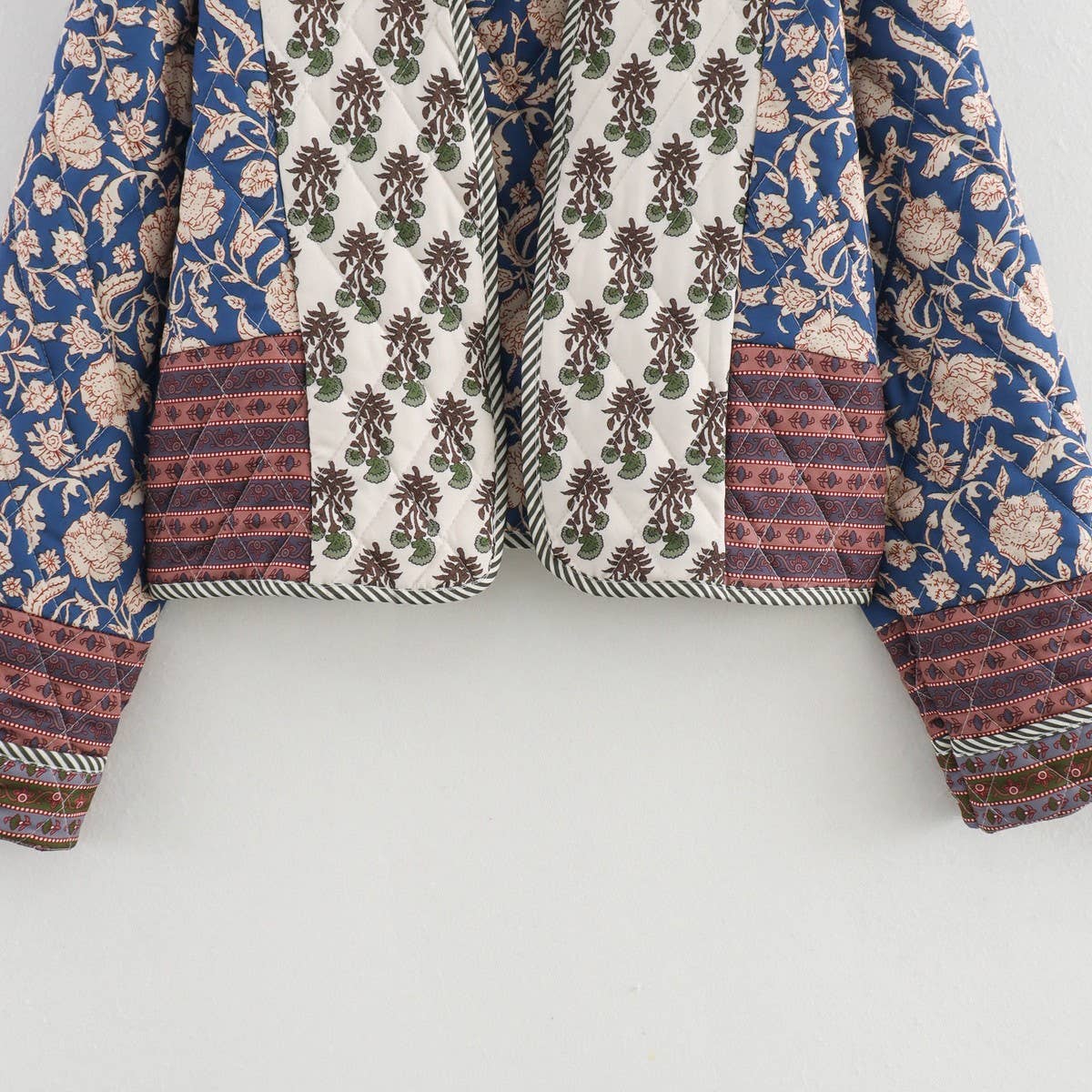 DOUBLE SIDED WEARABLE PRINTED QUILTED JACKET