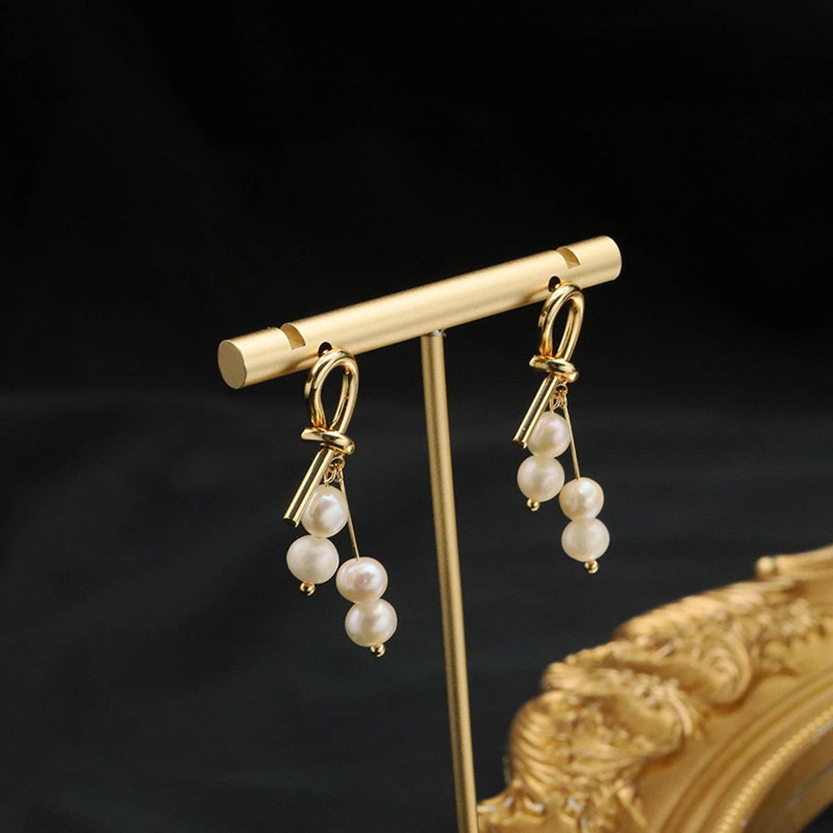 NEW RETRO SIMPLE NATURAL PEARL EARRINGS FOR WOMEN