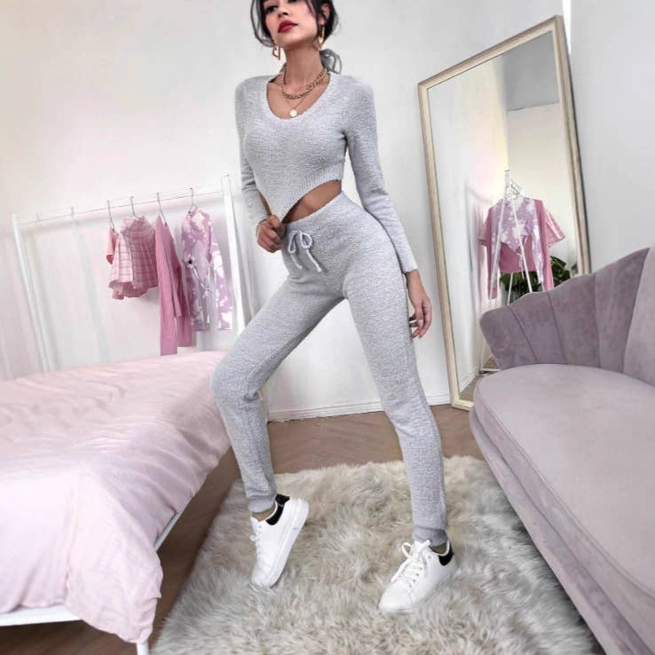 Long-sleeved crop top and long pants sporty set