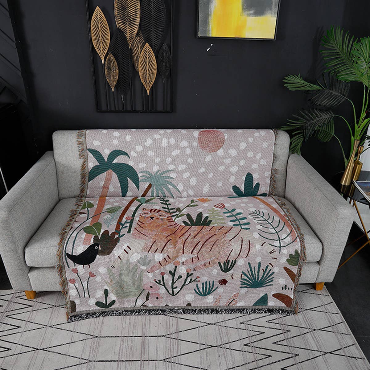 MULTIFUNCTIONAL BLANKET WITH LEAF PATTERN