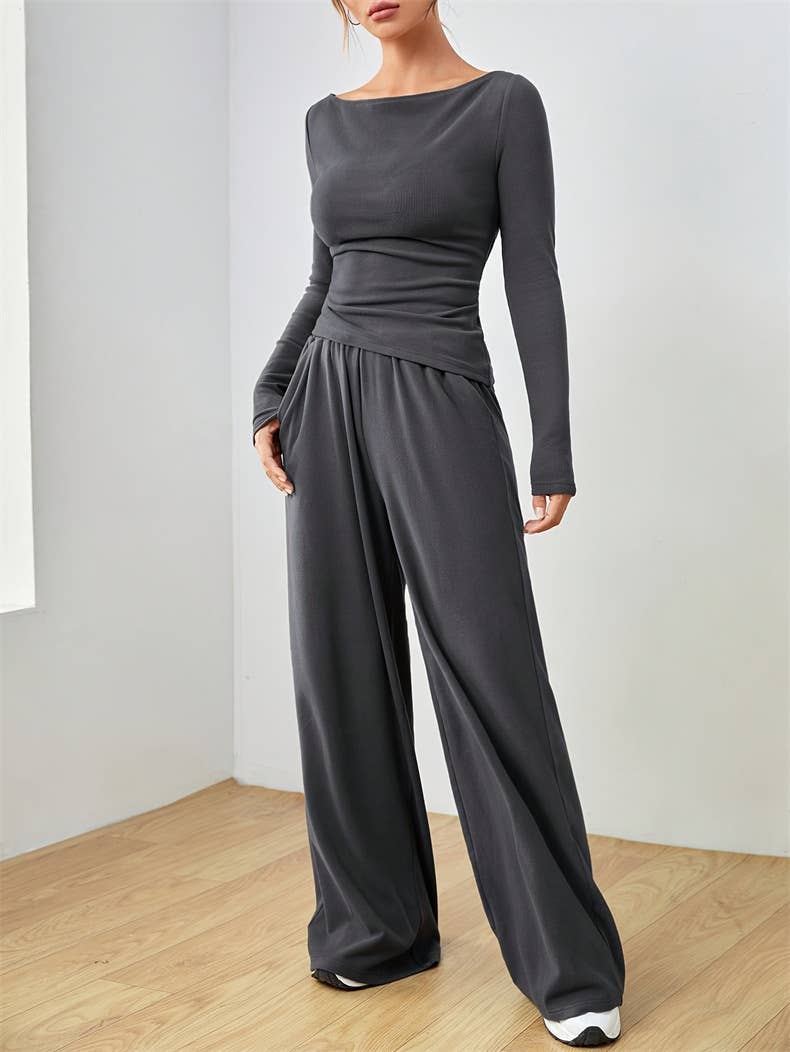 Loose-fitting top and wide-leg pants set