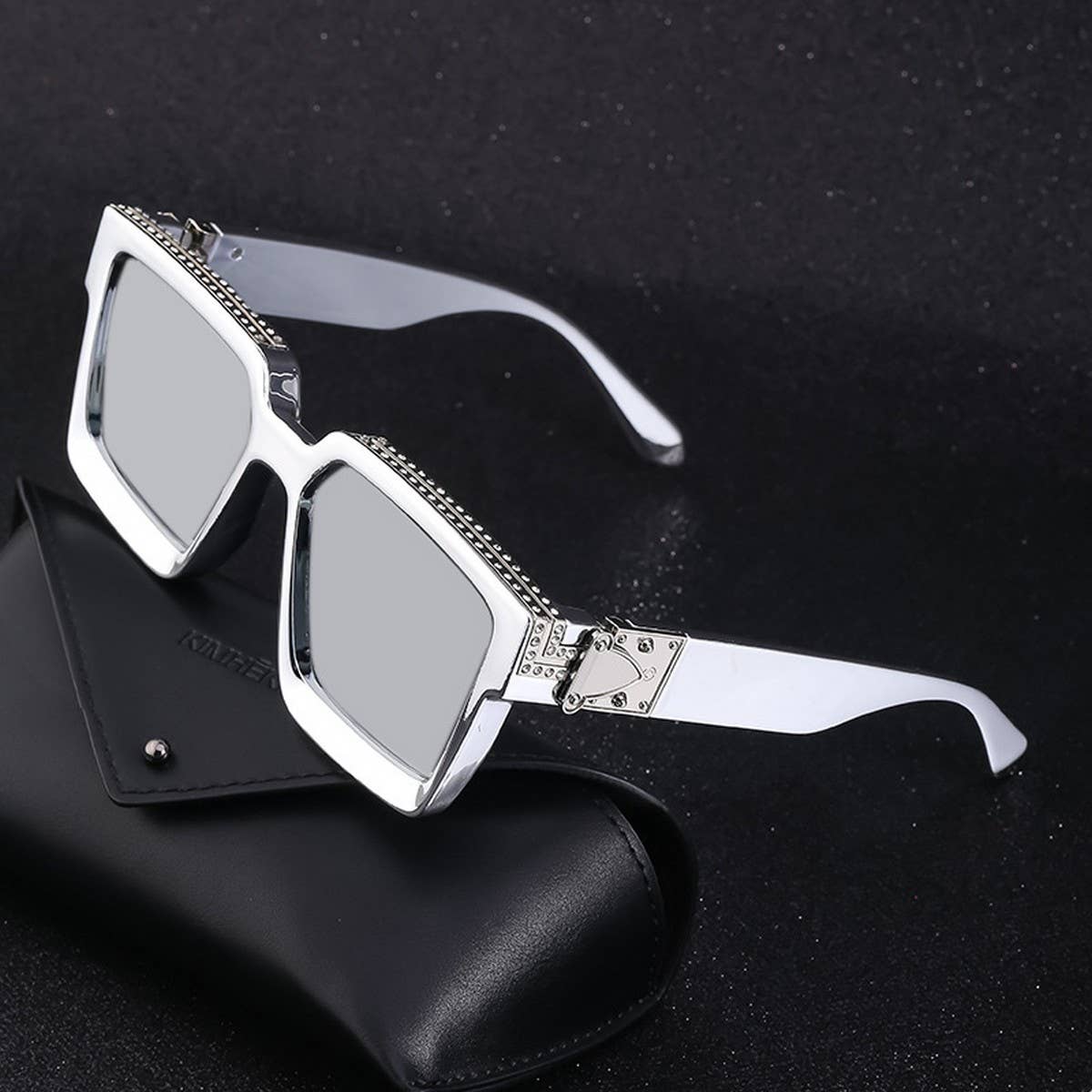 LARGE SQUARE FRAME SUNGLASSES WITH DIAMONDS
