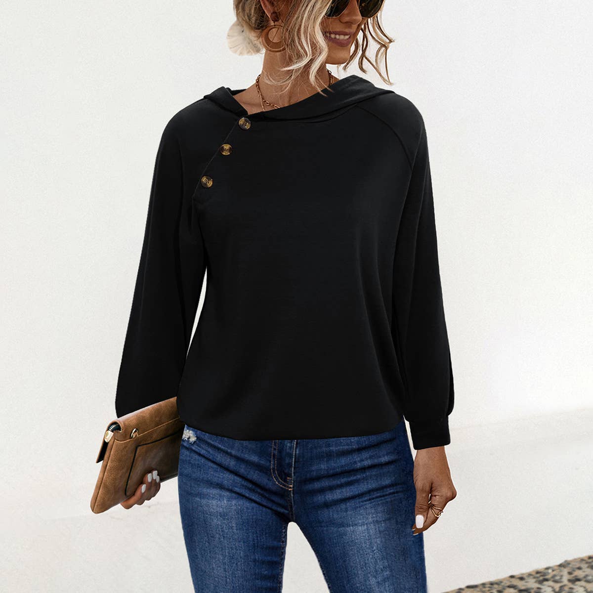 HOODIE WITH LONG SLEEVES AND BUCKLES