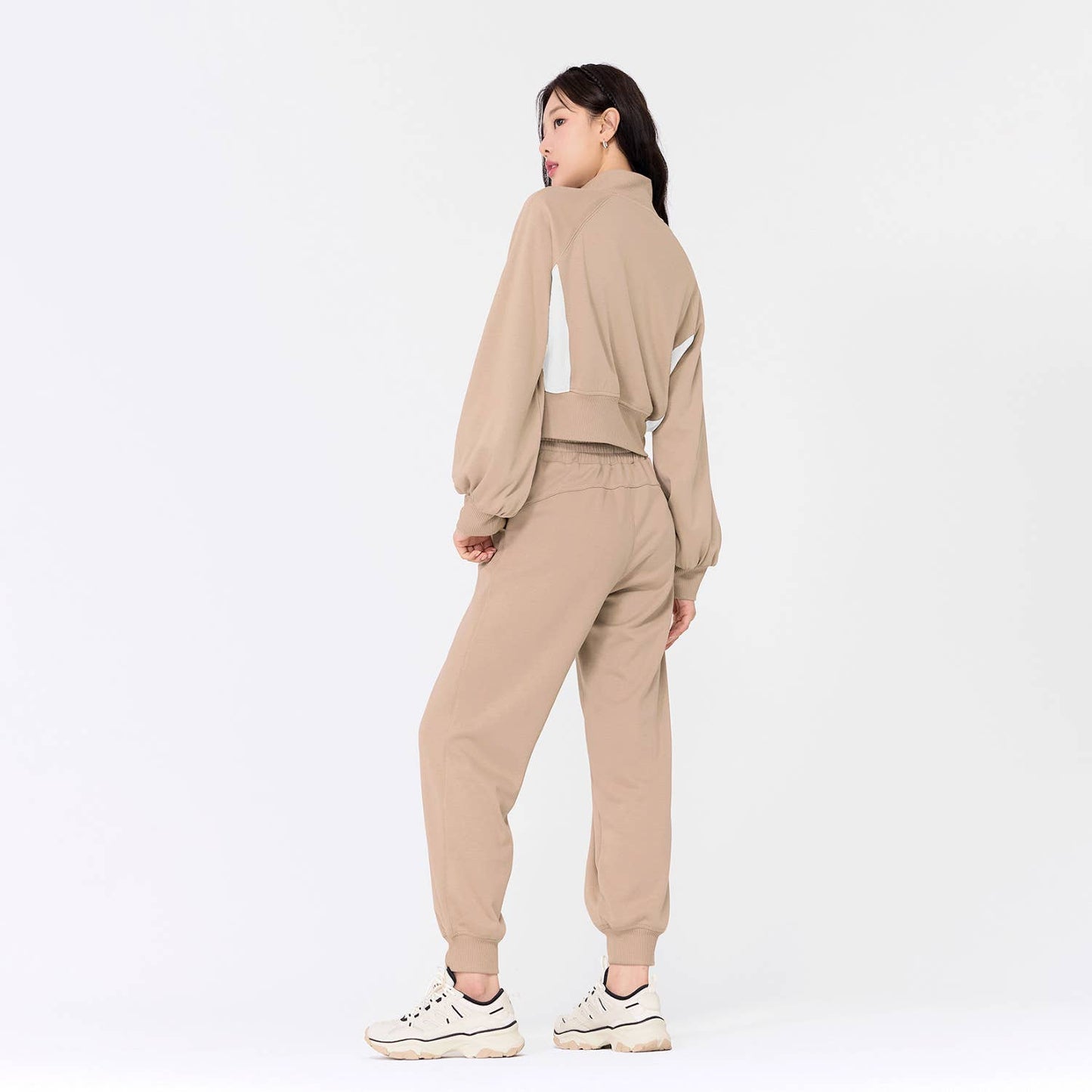 Sportswear top and casual sportswear pants set