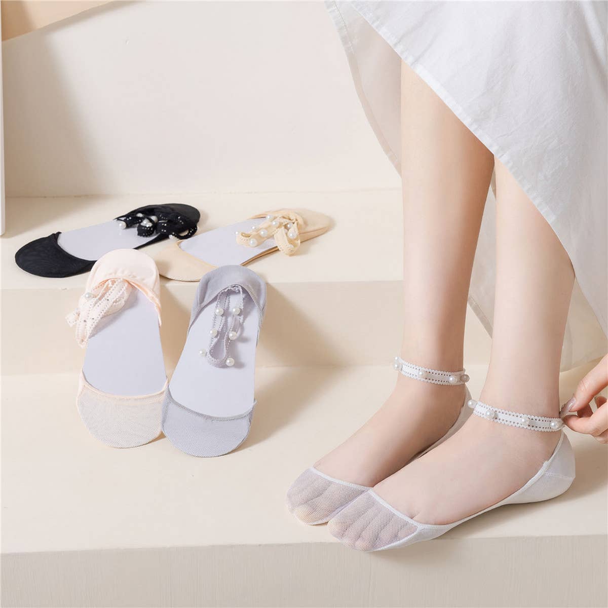 WOMEN PEARL LACE SOLID COLOR INVISIBLE SOCKS