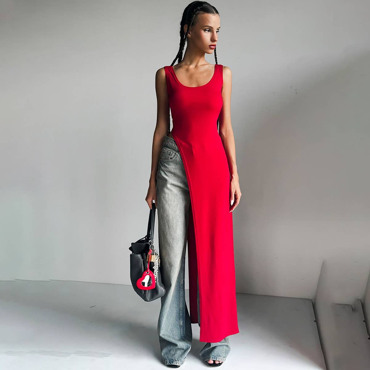 Figure-hugging slit dress with a unique design