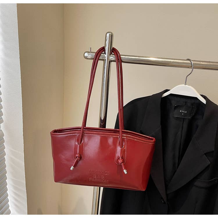 Fashionable versatile and simple underarm bag