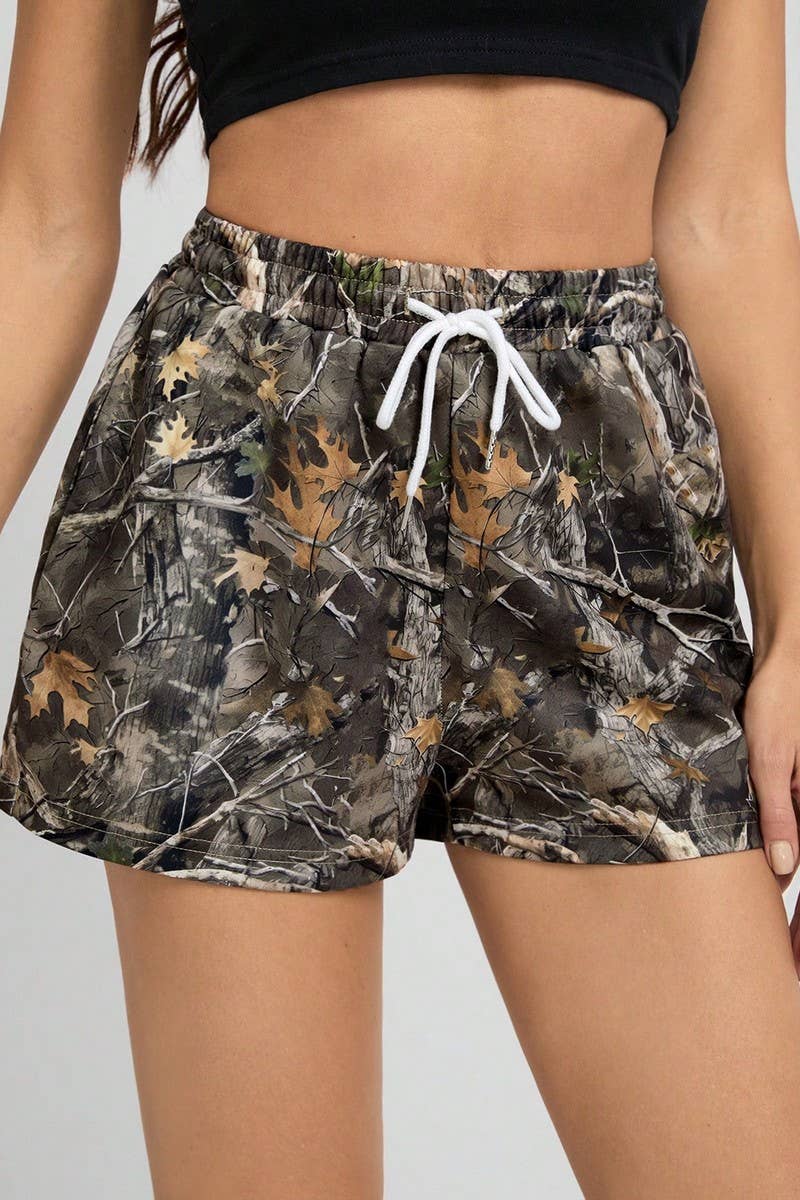 CWBSP0569_LOOSE DRAWSTRING CAMO SHORTS WITH BRANCH PRINT