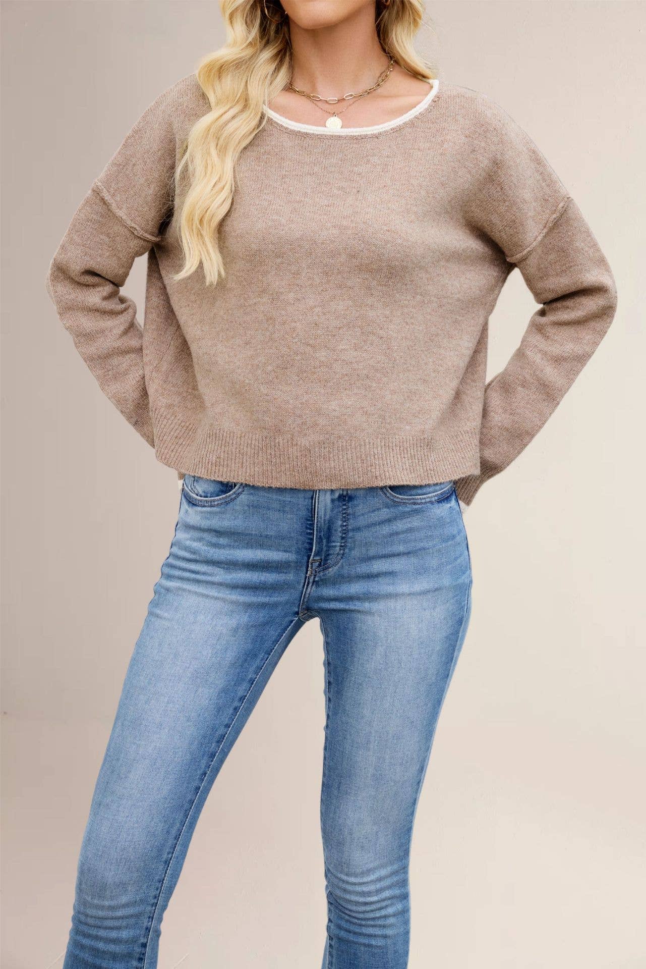 Round-neck,color-blocked loose pullover sweater
