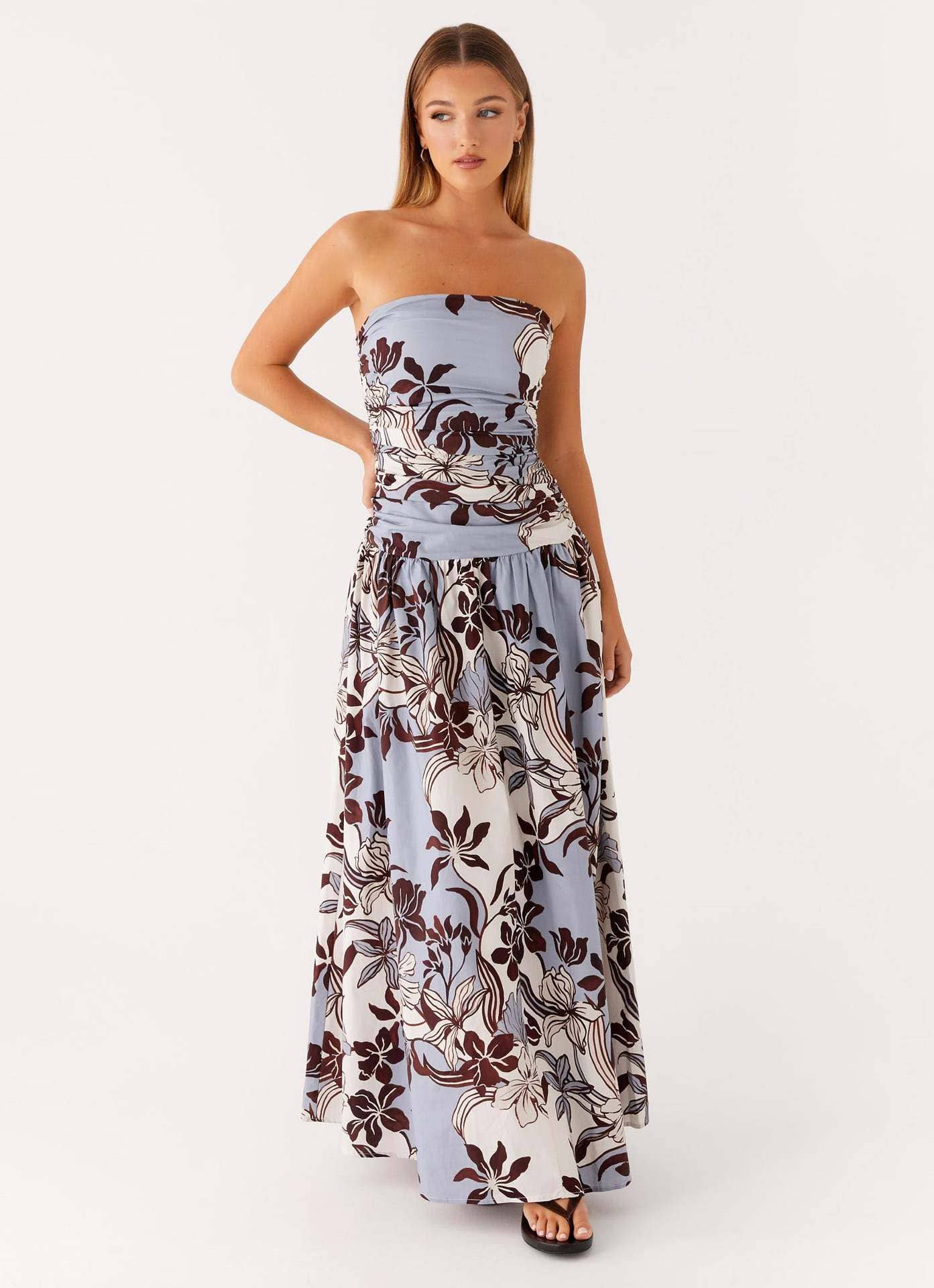 Vacation-style floral printed backless dress