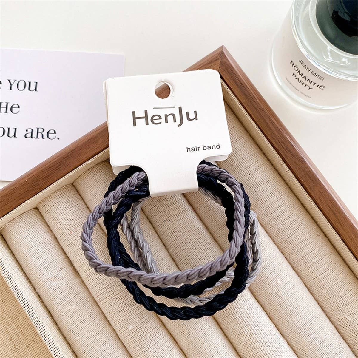 SIMPLE, DURABLE AND TRACELESS HAIR TIES_CWAHA1124
