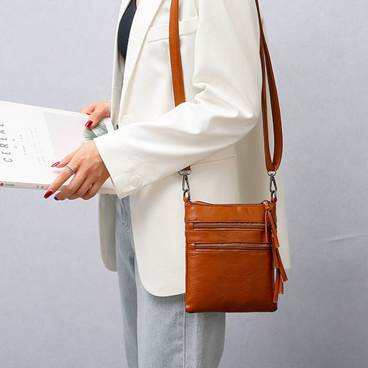 SOFT LEATHER VERTICAL ZIPPER SHOULDER BAG_CUAB0033