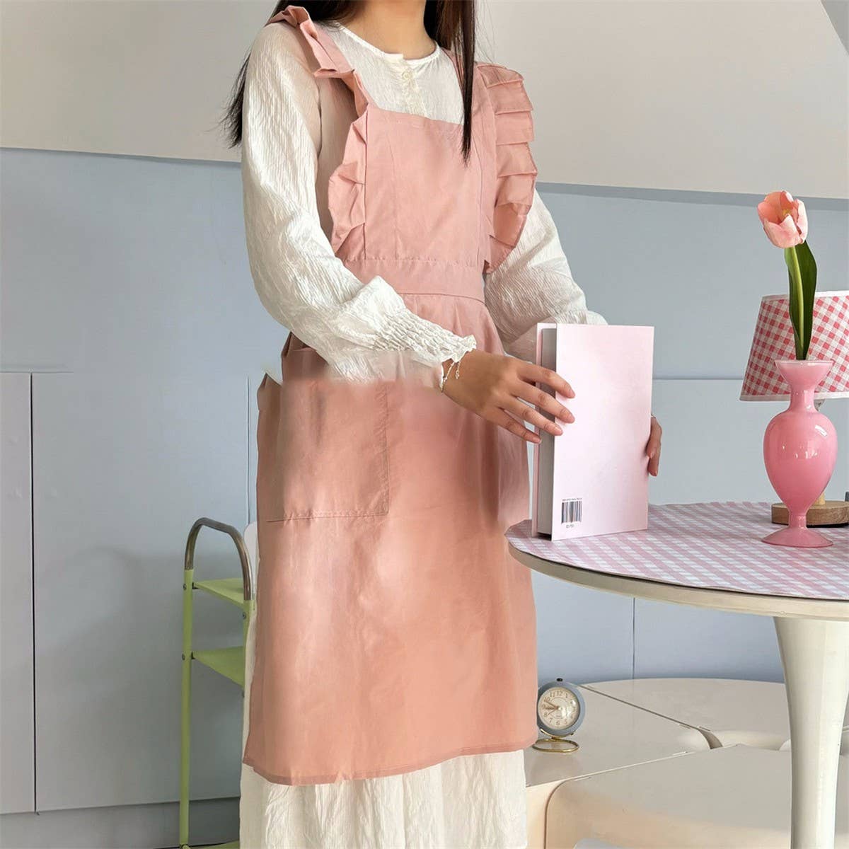 WATER-RESISTANT NYLON FLORAL RUFFLE CROSS APRON