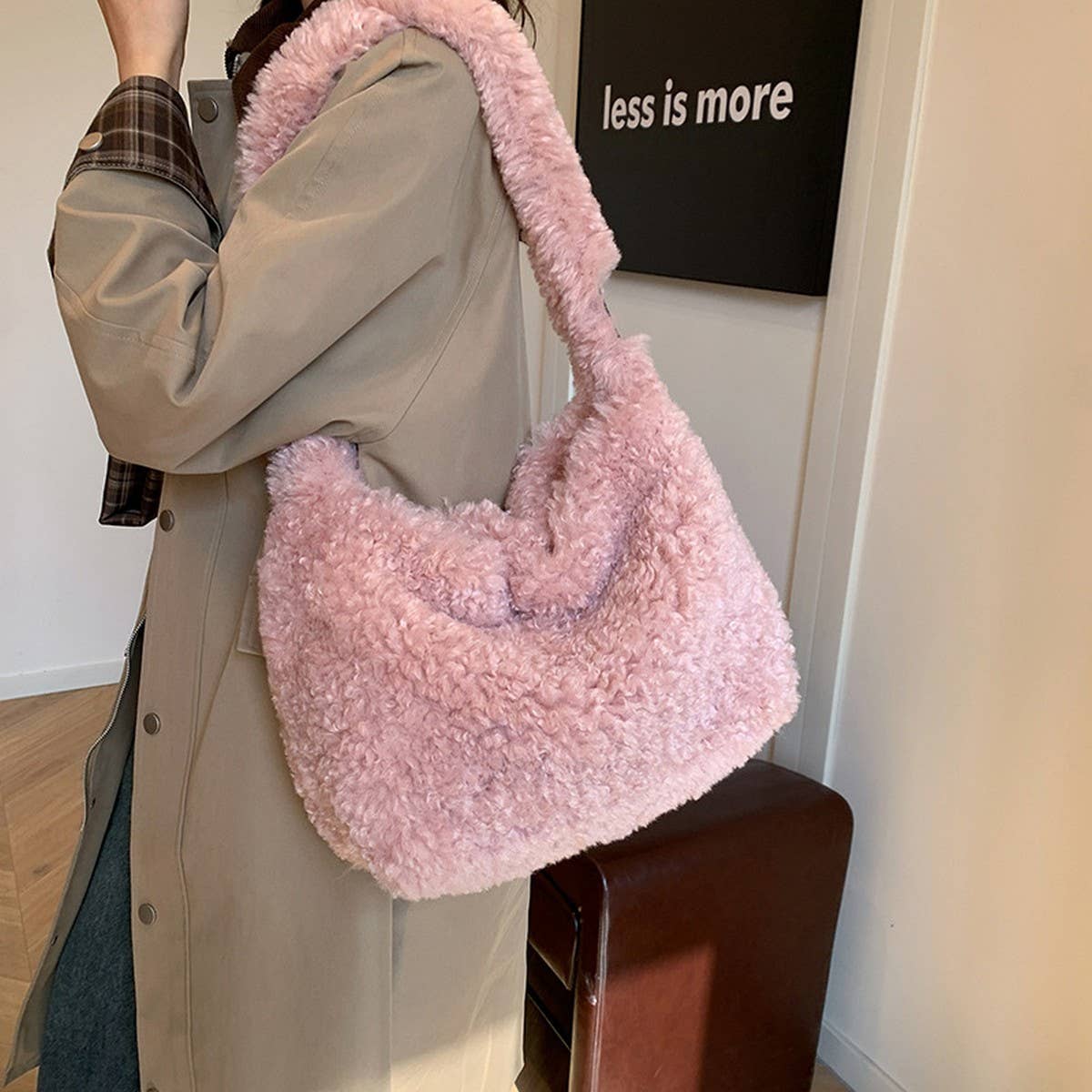 WINTER IMITATION LAMBSWOOL SHOULDER PLUSH BAG_CWAB4010