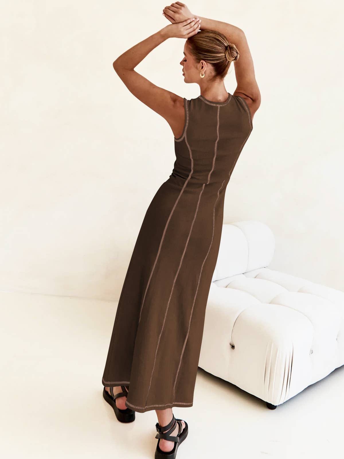Round-neck sleeveless design long knitted dress