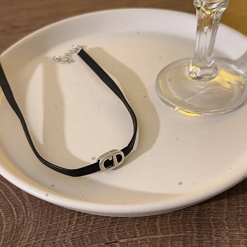 Pure desire letter necklace leather black advanced sense