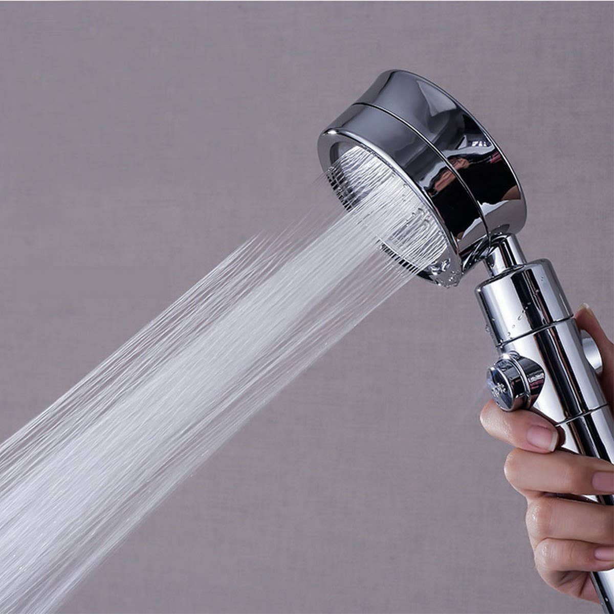 THREE-SPEED WATER ADJUSTMENT SHOWER HEAD