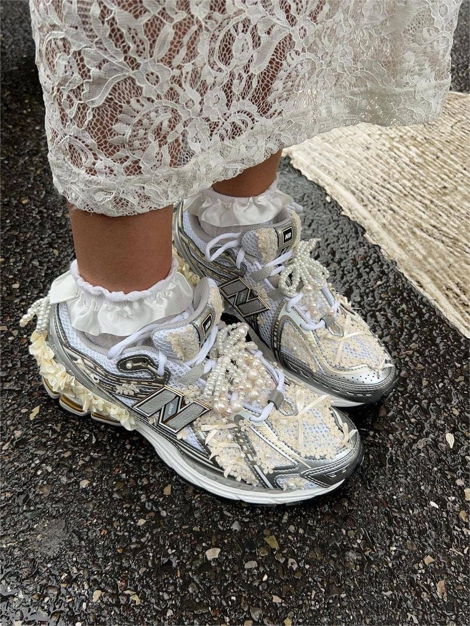 Lace skirt with jacquard cutout slit at the back