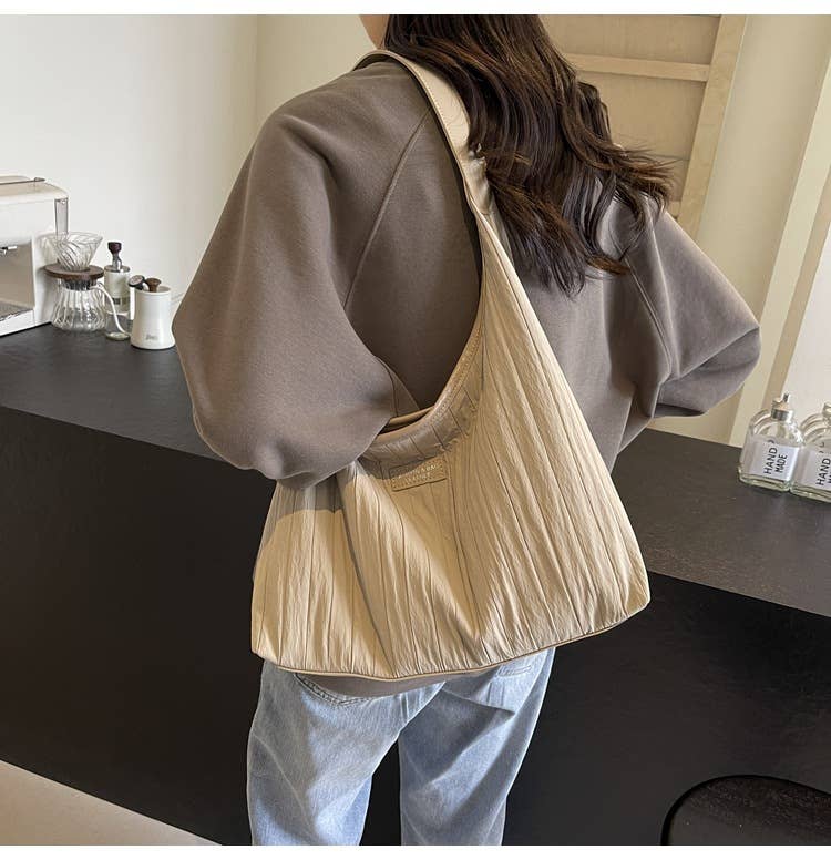 Large-capacity lightweight hand-held cloth bag