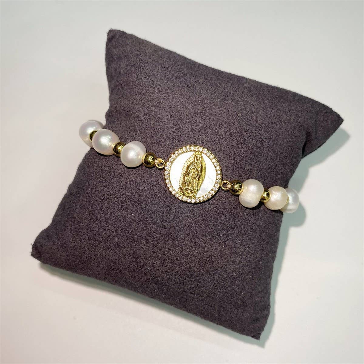 CWAJE4560_VINTAGE ROUND FRESHWATER PEARL BRACELET