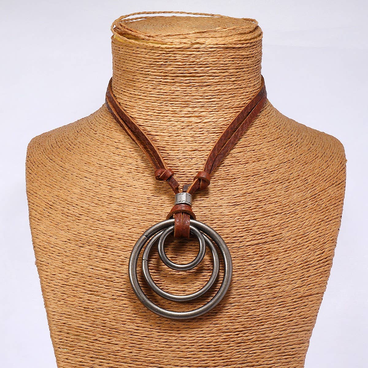 SIMPLE DOUBLE CIRCLE PENDANT COWHIDE NECKLACE_CWMM4607
