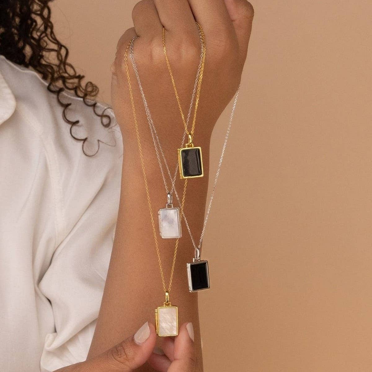 NEW SIMPLE SHELL OPEN AND CLOSE PENDANT NECKLACE