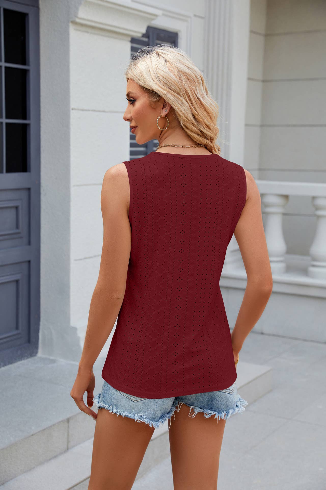 V-neck lace sleeveless solid color casual vest