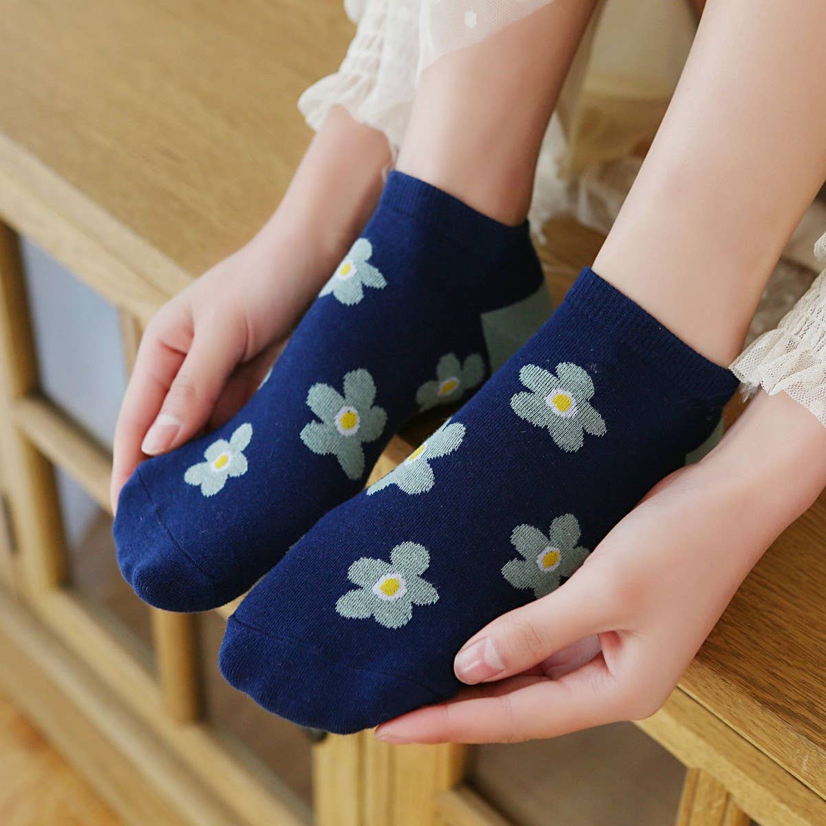 NEW HYUNA STYLE FLOWER SOCKS FOR WOMEN