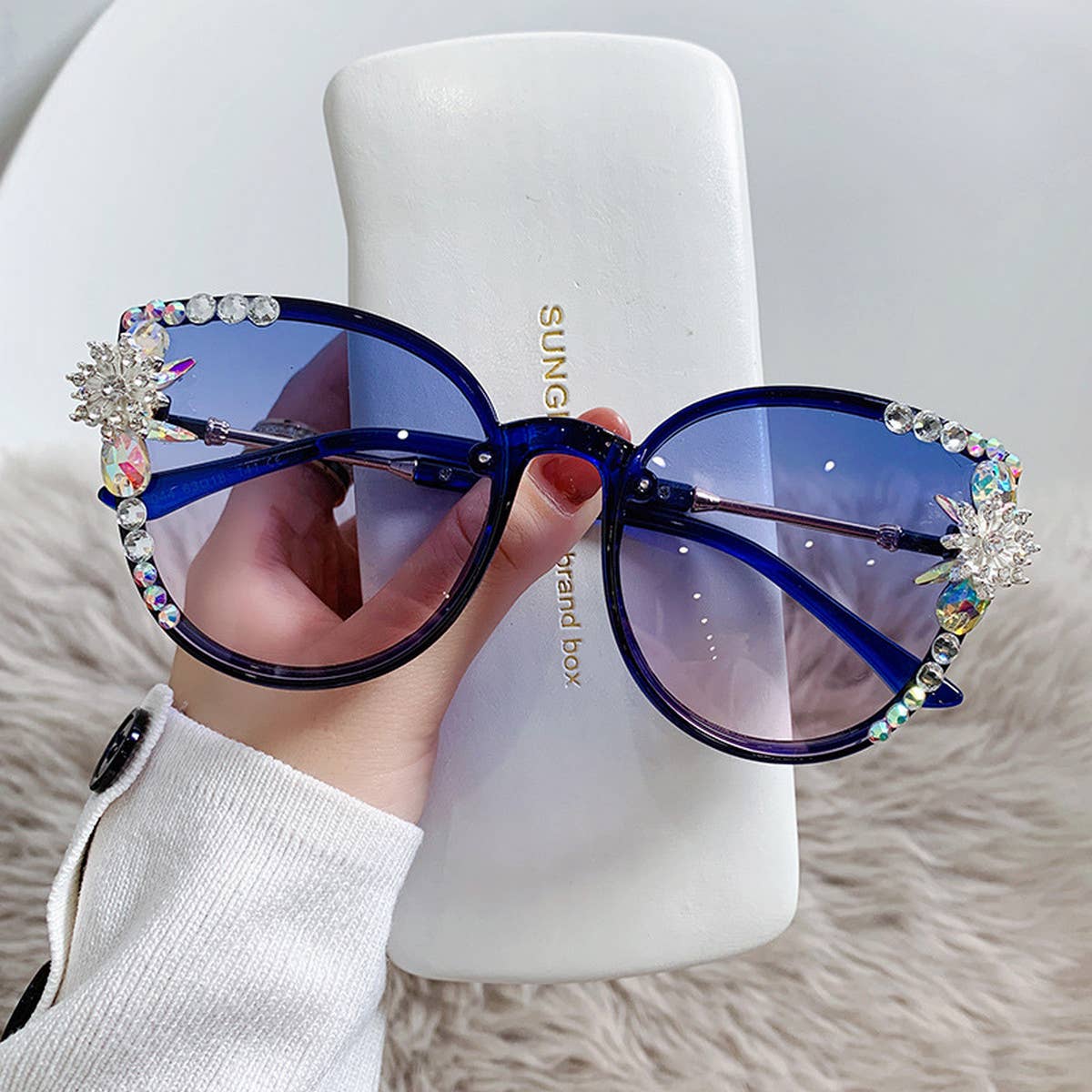 WOMEN FASHIONABLE ANTI-UV RHINESTONE SUNGLASSES