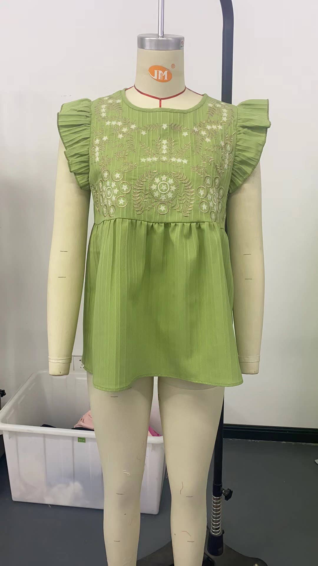 Embroidered fly-sleeved casual short shirt