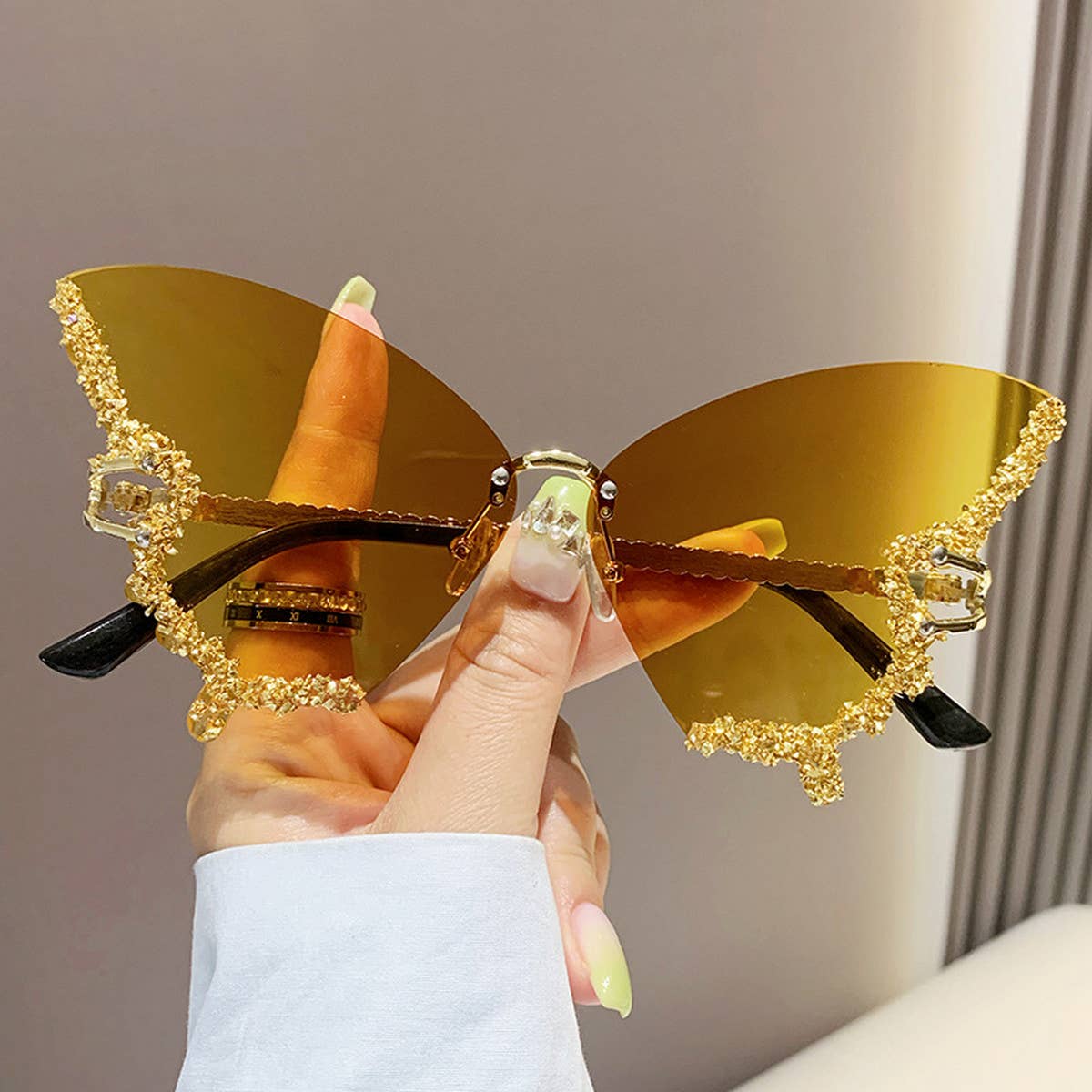 STYLISH LARGE FRAME BUTTERFLY DIAMOND SUNGLASSES_CWASG0192