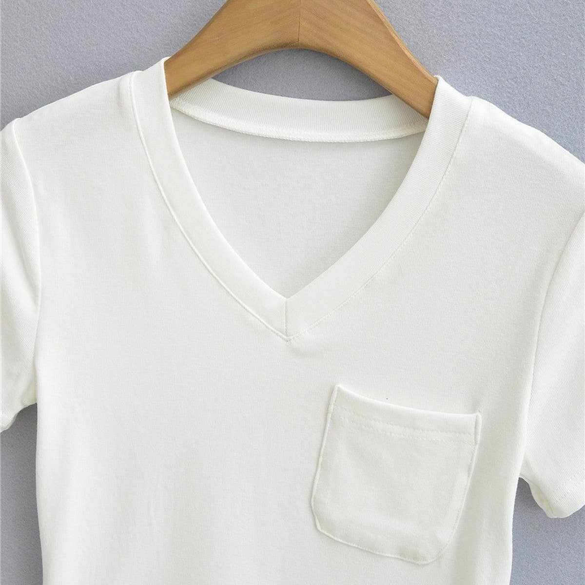 Slim-fit short crop top with a hot chick base