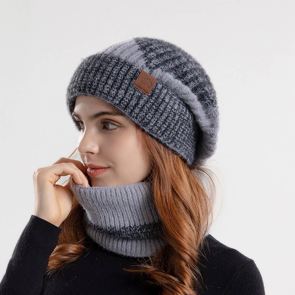 WINTER TWO-COLOR HAT AND SCARF TWO-PIECE SET