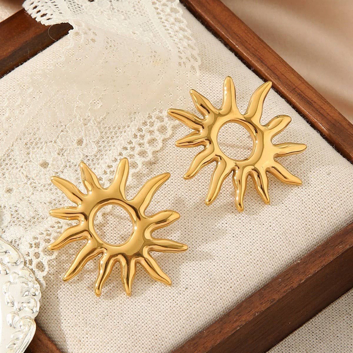 VINTAGE METAL SUN 18K GOLD STAINLESS STEEL EARRINGS