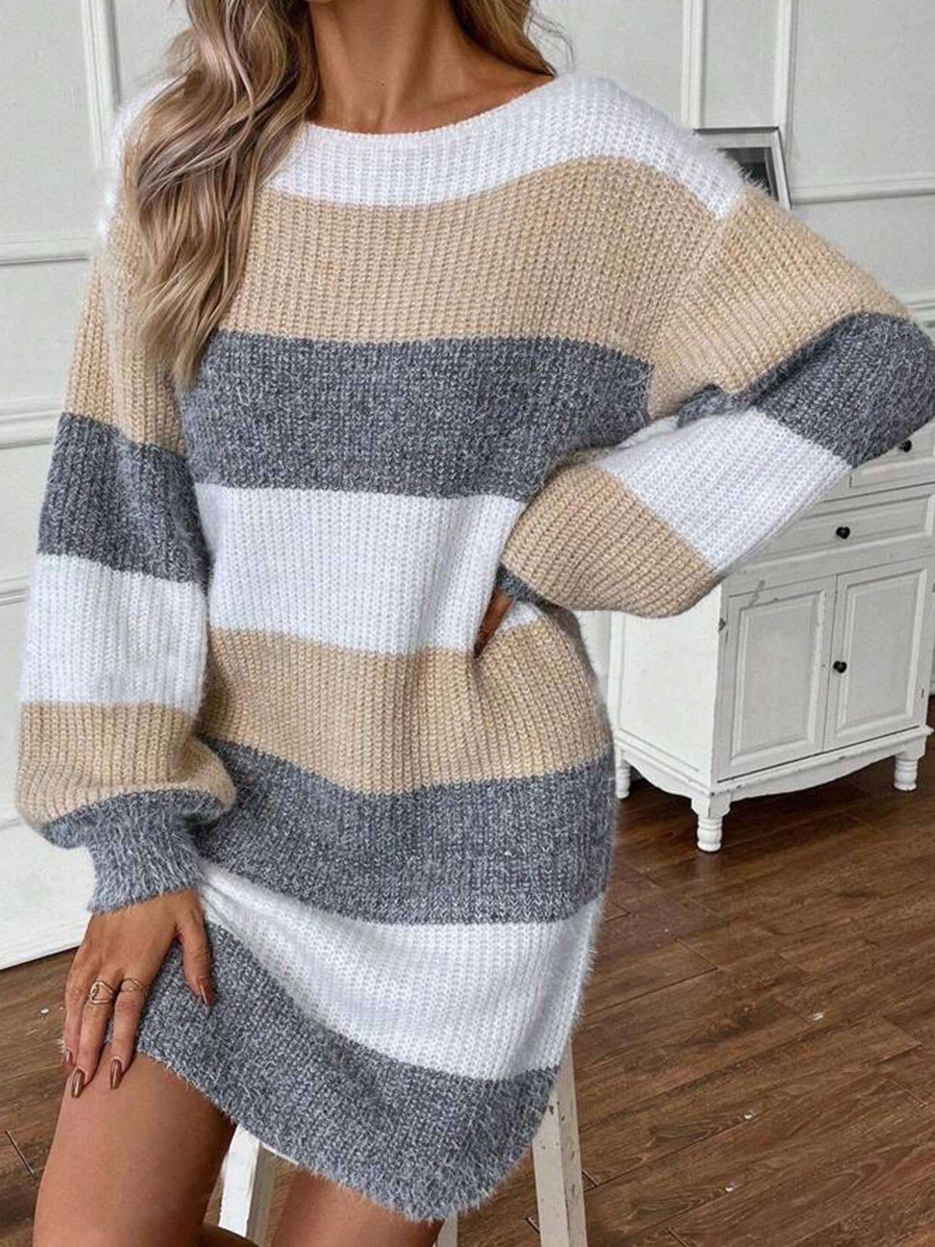 Round-neck long-sleeved knitted dress