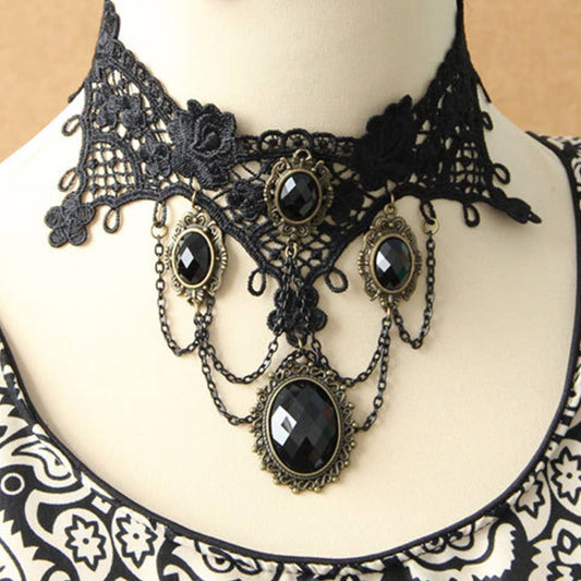 HALLOWEEN RETRO FLOWER CRYSTAL LACE SHORT NECKLACE