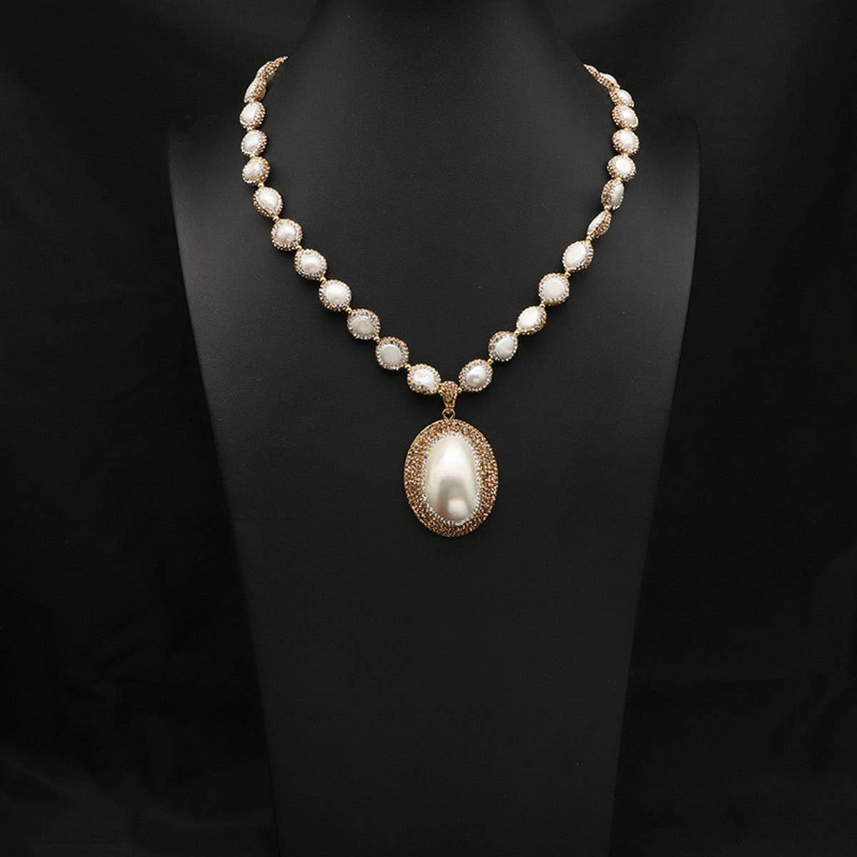 NATURAL FRESHWATER PEARL PETAL NECKLACE