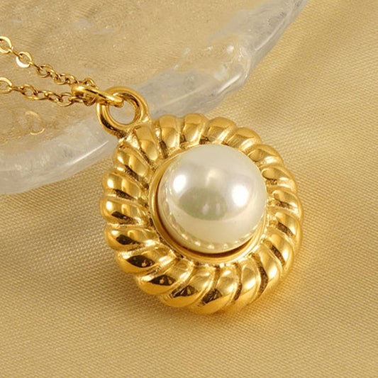 18K GOLD PLATED SUNFLOWER PEARL NECKLACE_CWAJE0694