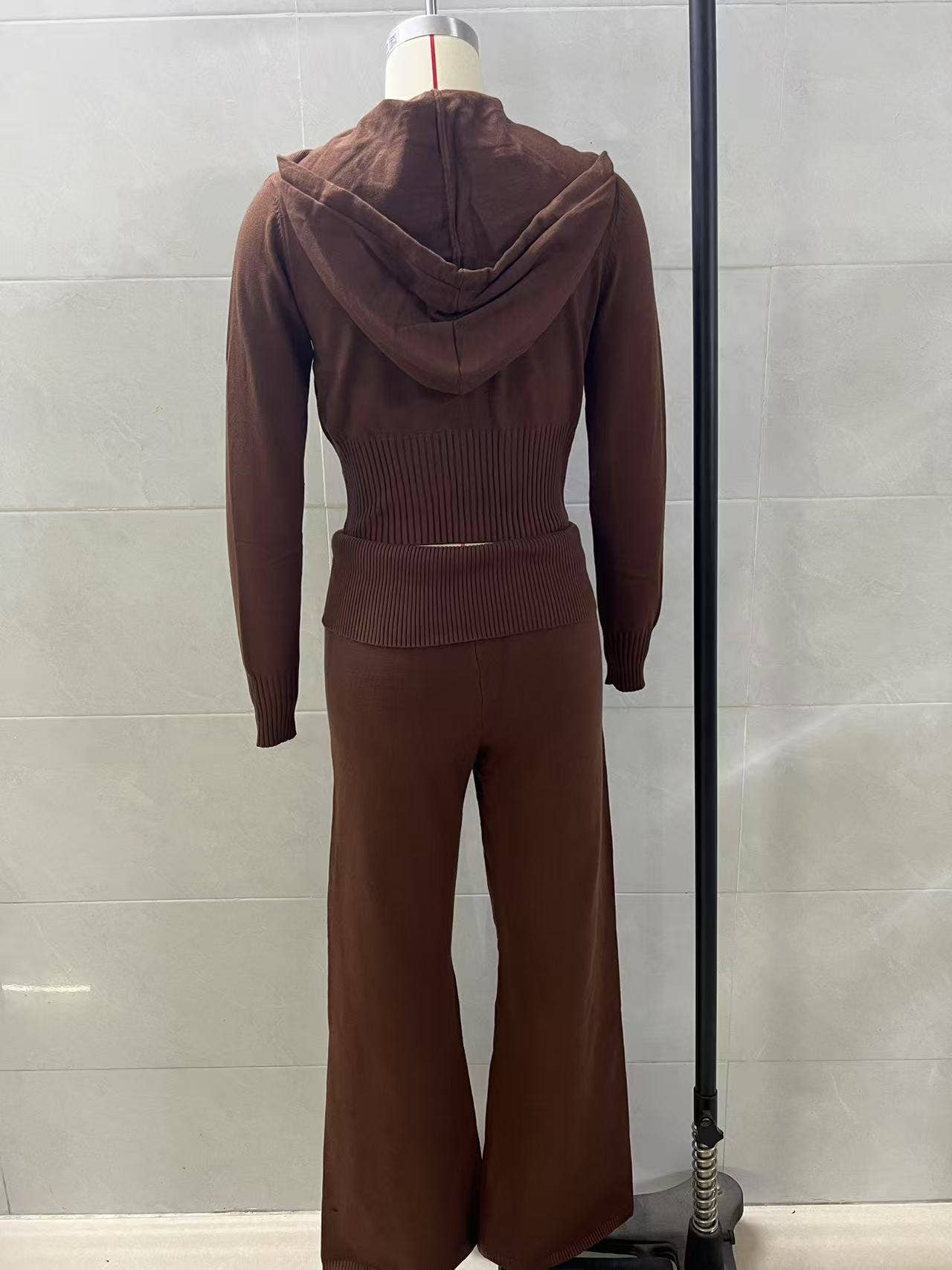 Two-piece sport zippered hooded top trousers set