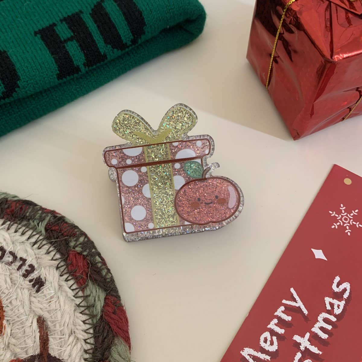 CWAHA07725_CHRISTMAS ACRYLIC SANTA REINDEER HAIR CLAW CLIP