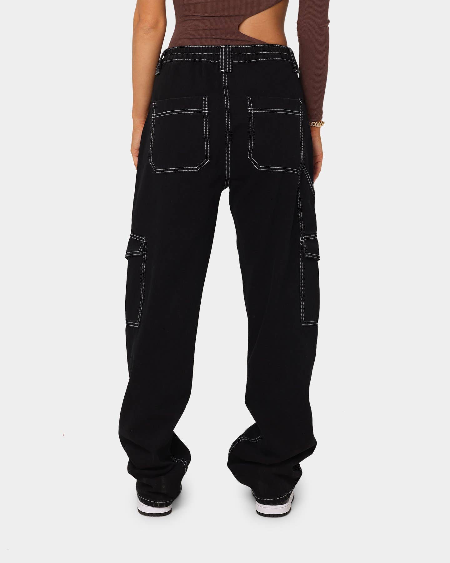 HIGH-WAISTED ELASTIC-WAISTBAND BAGGY CARGO JEANS