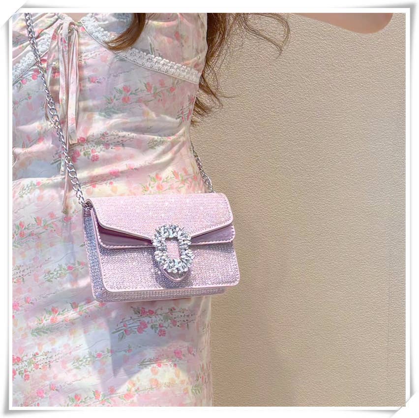 Trendy diamond-encrusted chain square bag