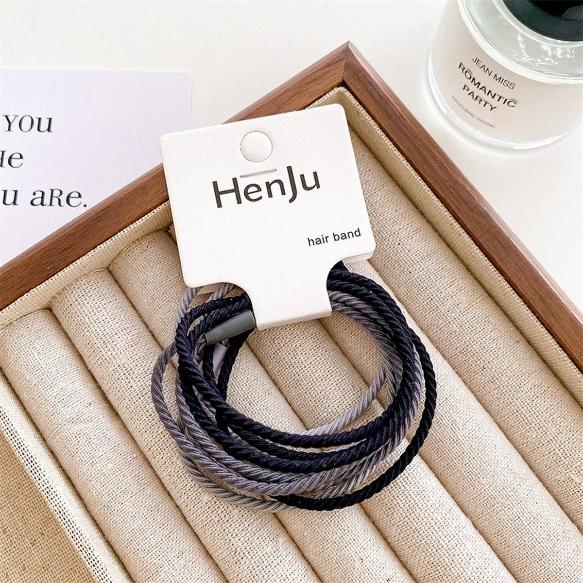 SIMPLE, DURABLE AND TRACELESS HAIR TIES_CWAHA1124
