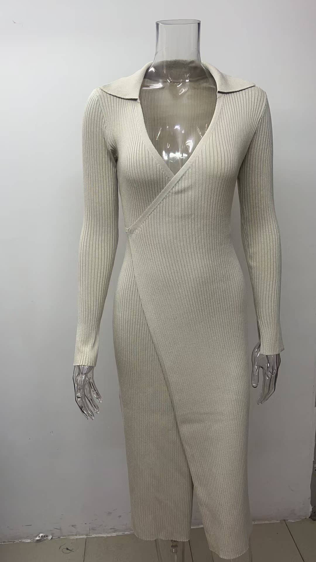 Long-sleeved solid-color fitted sweater dress