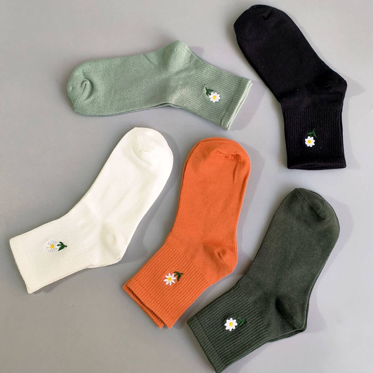 Solid Color Daisy Socks, Cotton Mid-Calf Style_CWMS088