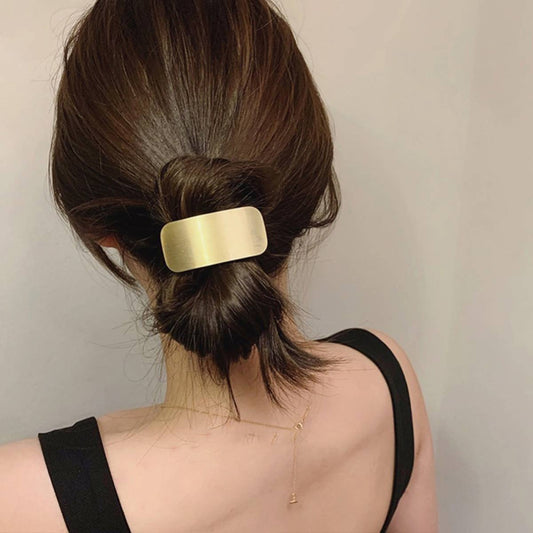 MINIMALIST TEXTURE AND VERSATILE HAIR SCRUNCHIES
