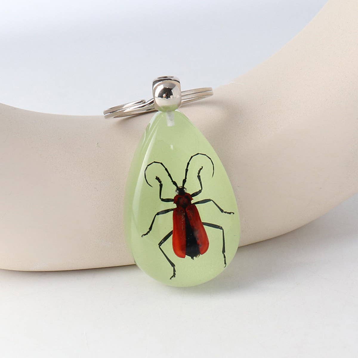 AMBER GLOW-IN-THE-DARK INSECT KEYCHAIN PENDANT_CWMM3698