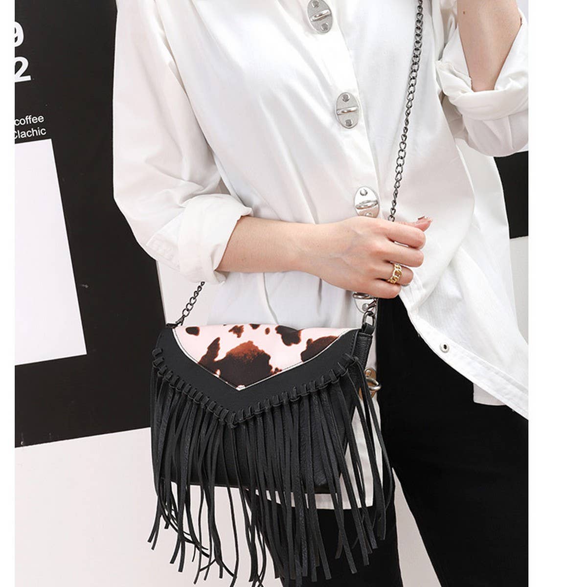 CWAB4565_LEOPARD PRINT TASSEL CHAIN SHOULDER BAG